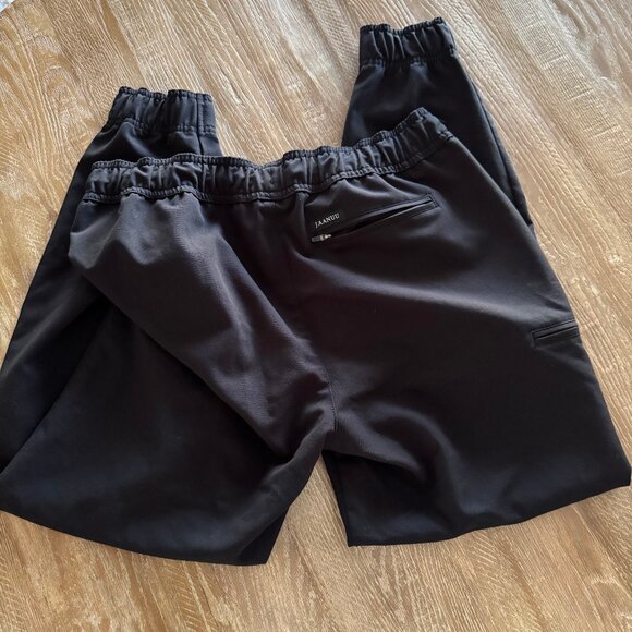 Set of Jaanuu Black Scrubs - MediumTop, Large Jogger Bottoms - Picture 3 of 6